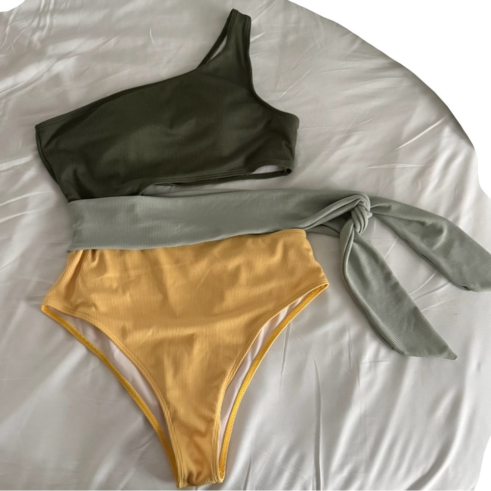 Asymmetric color block swimsuit